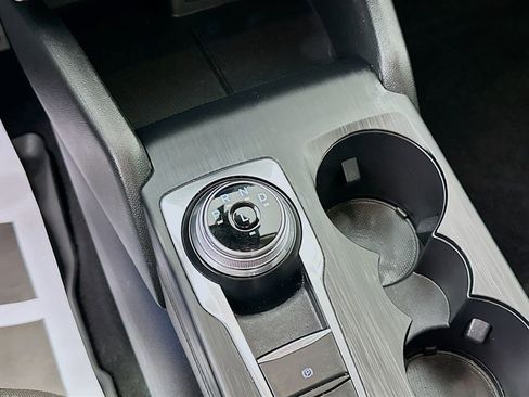 Used 2020 Ford Escape SE image 16