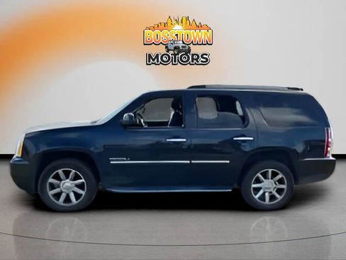 Used 2011 GMC Yukon Denali image 2