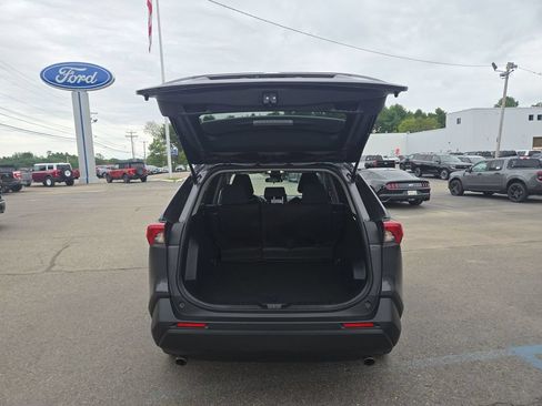 Used 2022 Toyota RAV4 LE AWD/4WD image 3