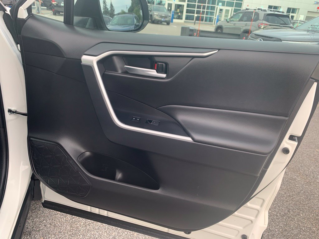 Used 2025 Toyota RAV4 XLE AWD/4WD image 21