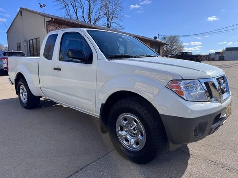 Used 2021 Nissan Frontier S RWD image 3
