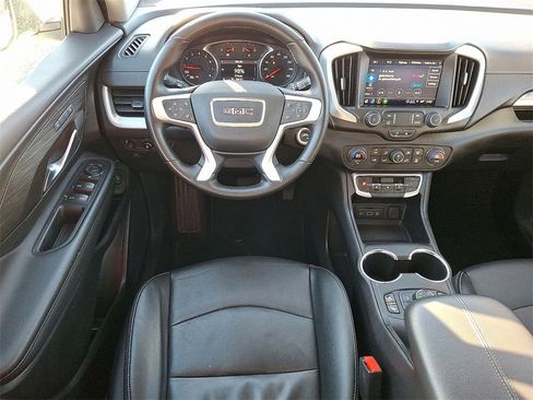 Used 2024 GMC Terrain SLT image 11