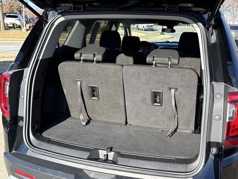 Used 2023 GMC Acadia SLE image 7