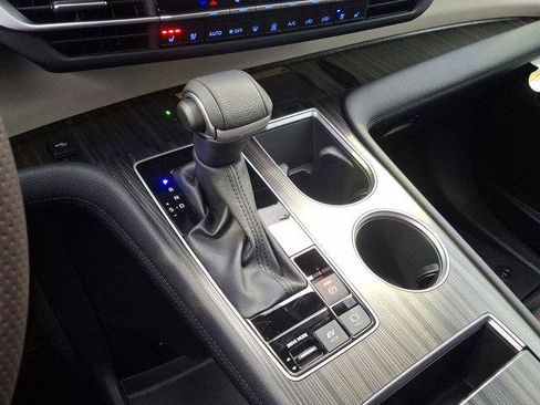 Certified 2024 Toyota Sienna Platinum image 13