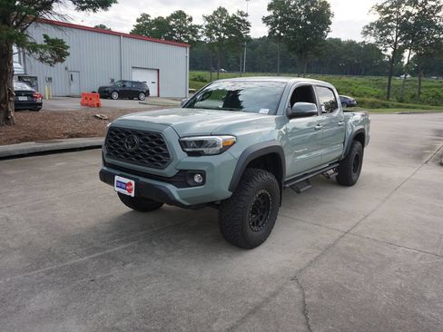Used 2022 Toyota Tacoma TRD Off-Road w/ Technology Package AWD/4WD image 24