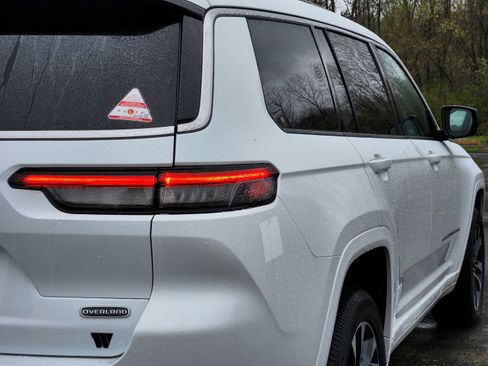 New 2025 Jeep Grand Cherokee L Overland w/ Luxury Tech Group IV image 24