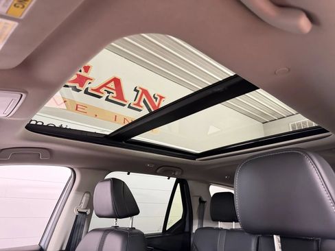 Used 2023 Honda Pilot Touring image 14