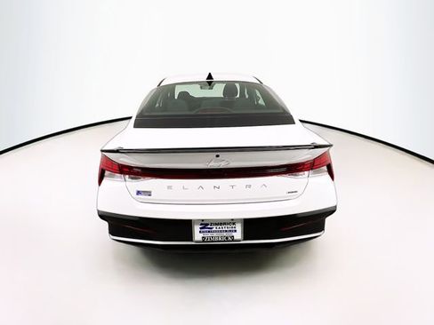 New 2025 Hyundai Elantra SEL image 5