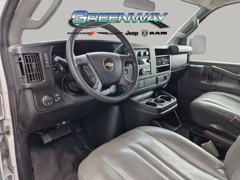 Used 2017 Chevrolet Express 2500 RWD image 9