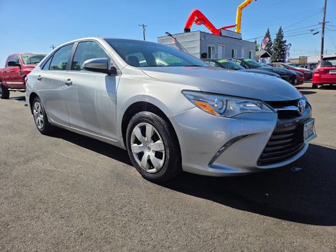 Used 2015 Toyota Camry XSE image 5