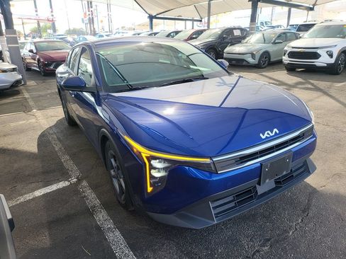 Used 2025 Kia K4 FWD image 2