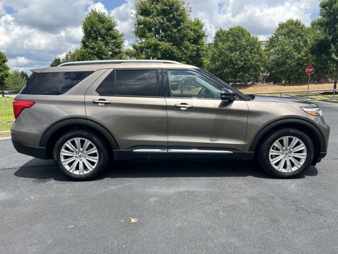 Used 2021 Ford Explorer Limited w/ Equipment Group 301A RWD image 10