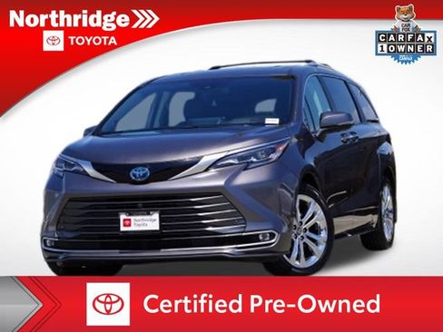 Certified 2024 Toyota Sienna Platinum FWD image 1