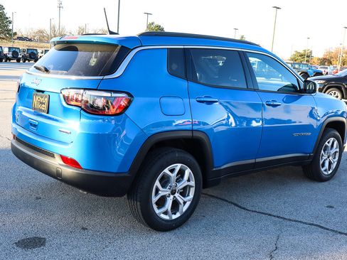 New 2026 Jeep Compass Latitude image 5