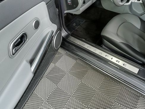 Used 2005 Chrysler Crossfire Limited image 7