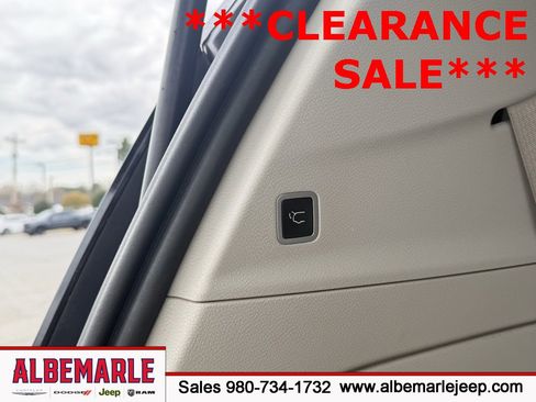 Used 2018 Chrysler Pacifica Limited image 5