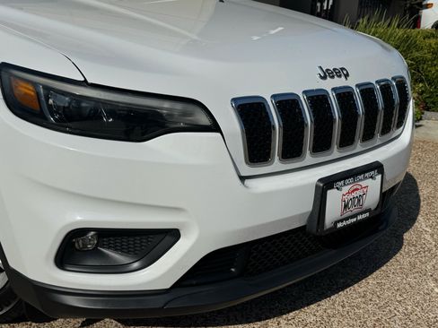 Used 2019 Jeep Cherokee Latitude w/ Popular Appearance Group FWD image 2
