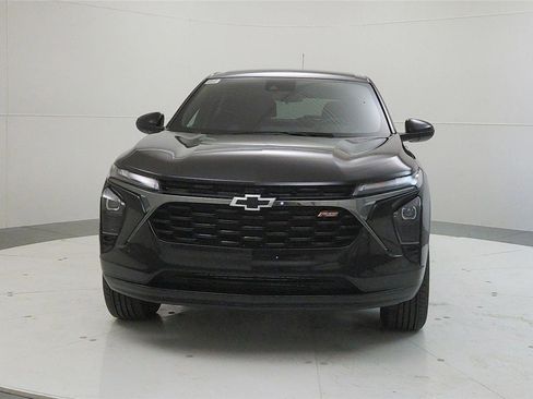 Used 2025 Chevrolet Trax RS image 2