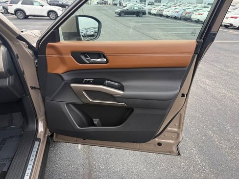 Used 2024 Nissan Pathfinder Platinum w/ Cargo Package image 22