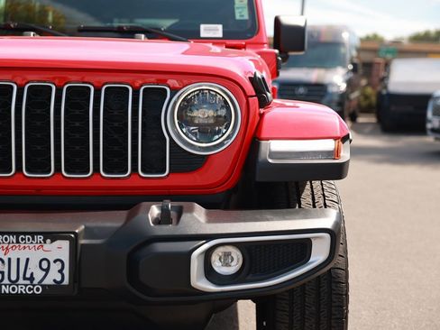 Used 2025 Jeep Wrangler Unlimited Sahara image 5