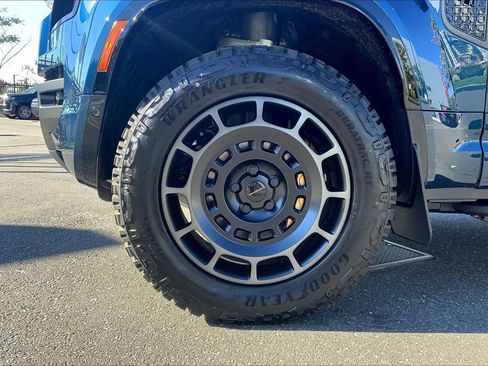 New 2026 Land Rover Defender 110 OCTA image 11