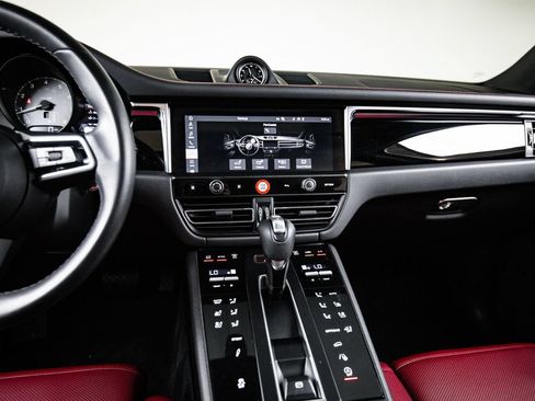 Certified 2024 Porsche Macan S AWD/4WD image 18