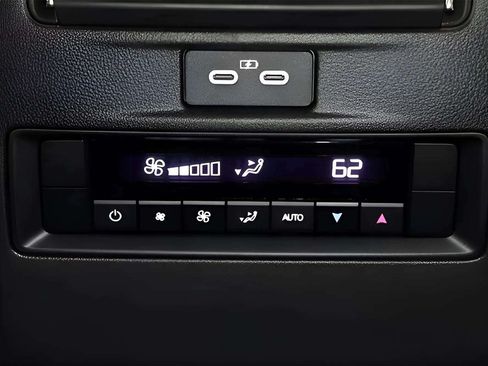 Used 2025 MAZDA CX-70 Plug-In Hybrid w/ Premium Pkg AWD/4WD image 10