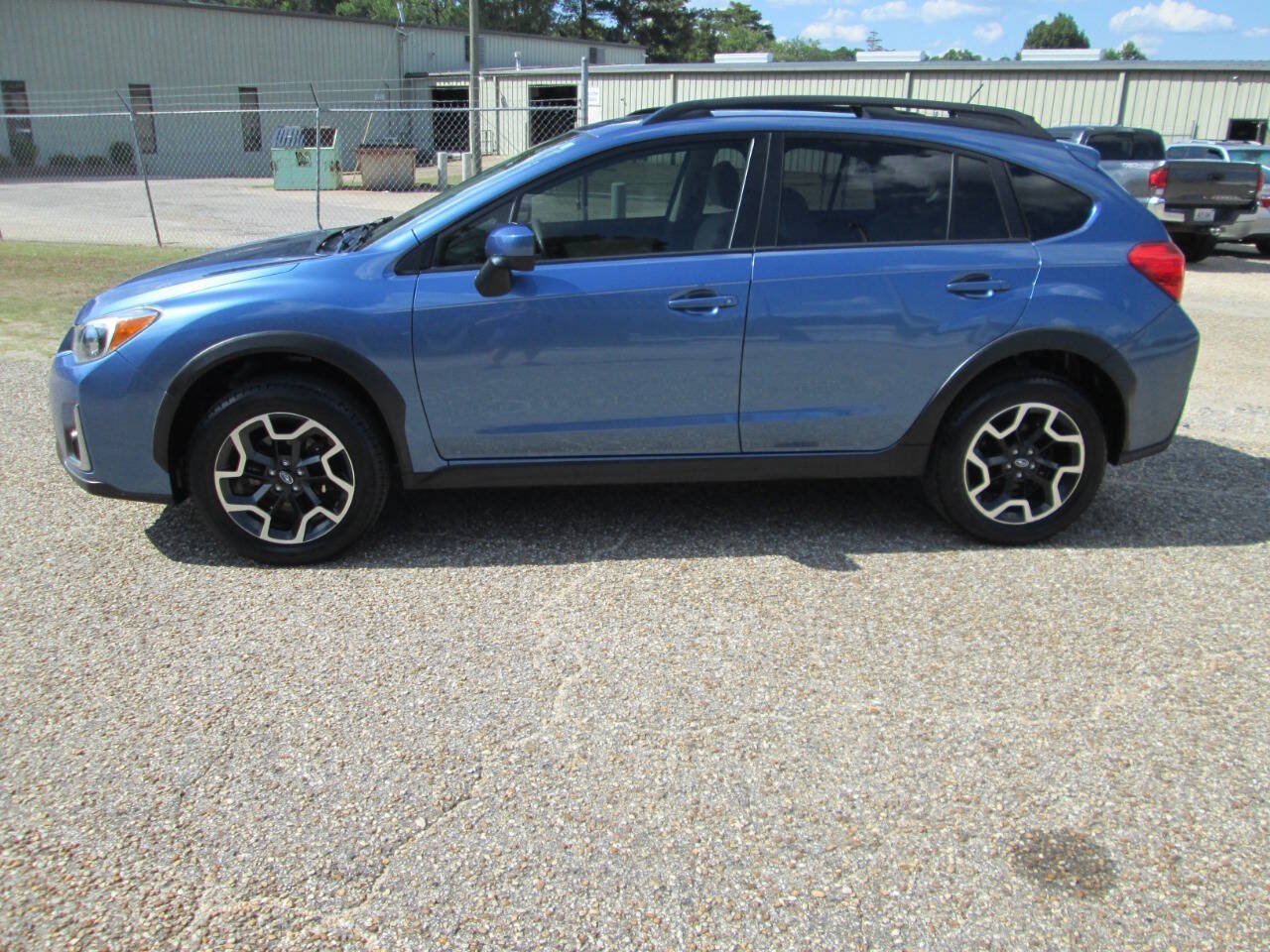 Used 2017 Subaru Crosstrek 2.0i Premium AWD/4WD image 4