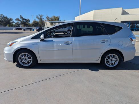 Used 2012 Toyota Prius V Three image 2