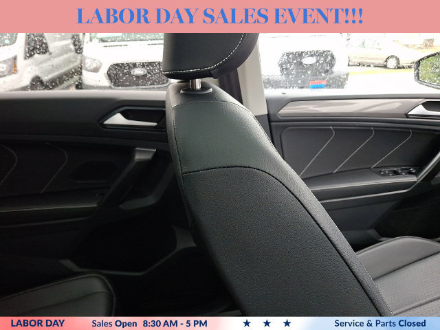 Used 2023 Volkswagen Tiguan SE w/ Panoramic Sunroof Package AWD/4WD image 13
