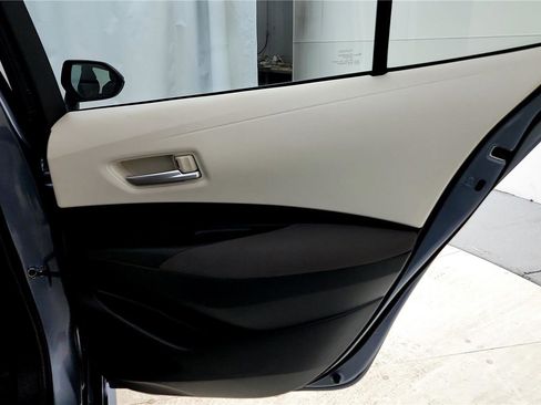 Used 2021 Toyota Corolla LE image 19