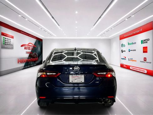 Used 2021 Toyota Camry SE FWD image 6