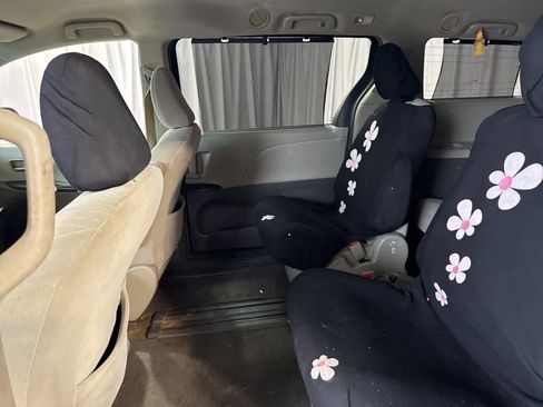 Used 2017 Toyota Sienna LE image 15