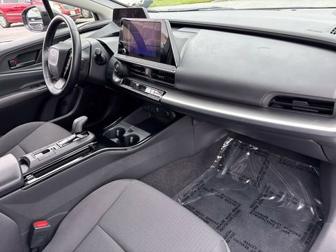 Used 2025 Toyota Prius LE AWD/4WD image 36