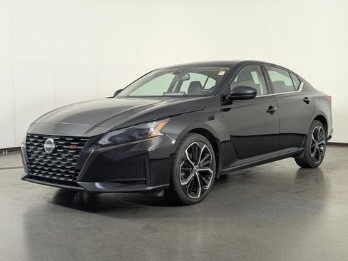 Used 2023 Nissan Altima 2.5 SR AWD/4WD image 4