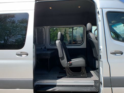 Used 2024 Mercedes-Benz Sprinter 2500 image 19