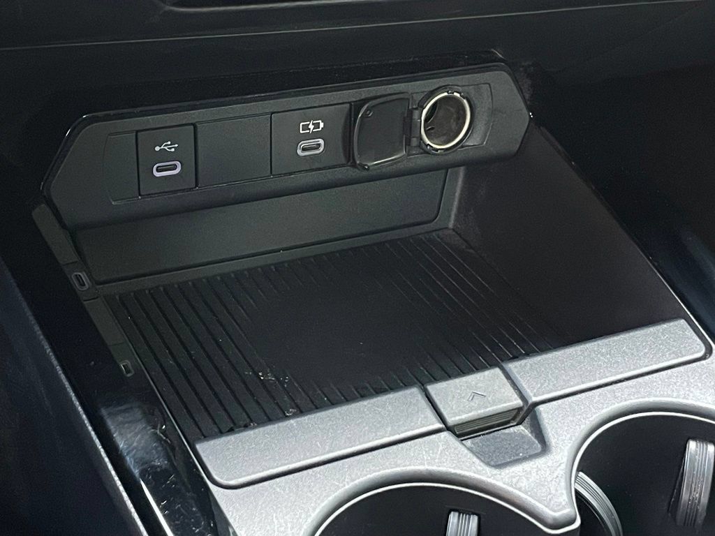 Used 2025 Toyota Prius LE FWD image 19