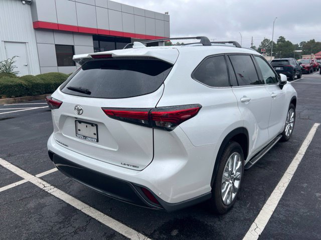 Used 2023 Toyota Highlander Limited FWD image 11