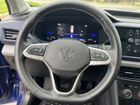 Used 2022 Volkswagen Taos SE w/ Panoramic Sunroof Package image 17