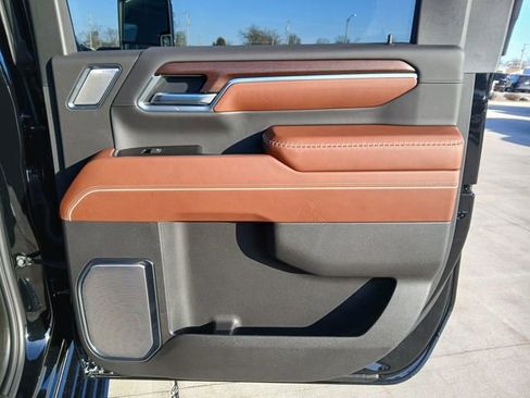 New 2026 GMC Sierra 2500 Denali Ultimate w/ LPO, Black Badging Package image 17
