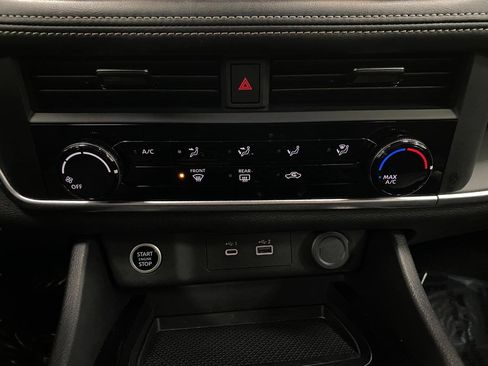 Used 2023 Nissan Rogue S image 23