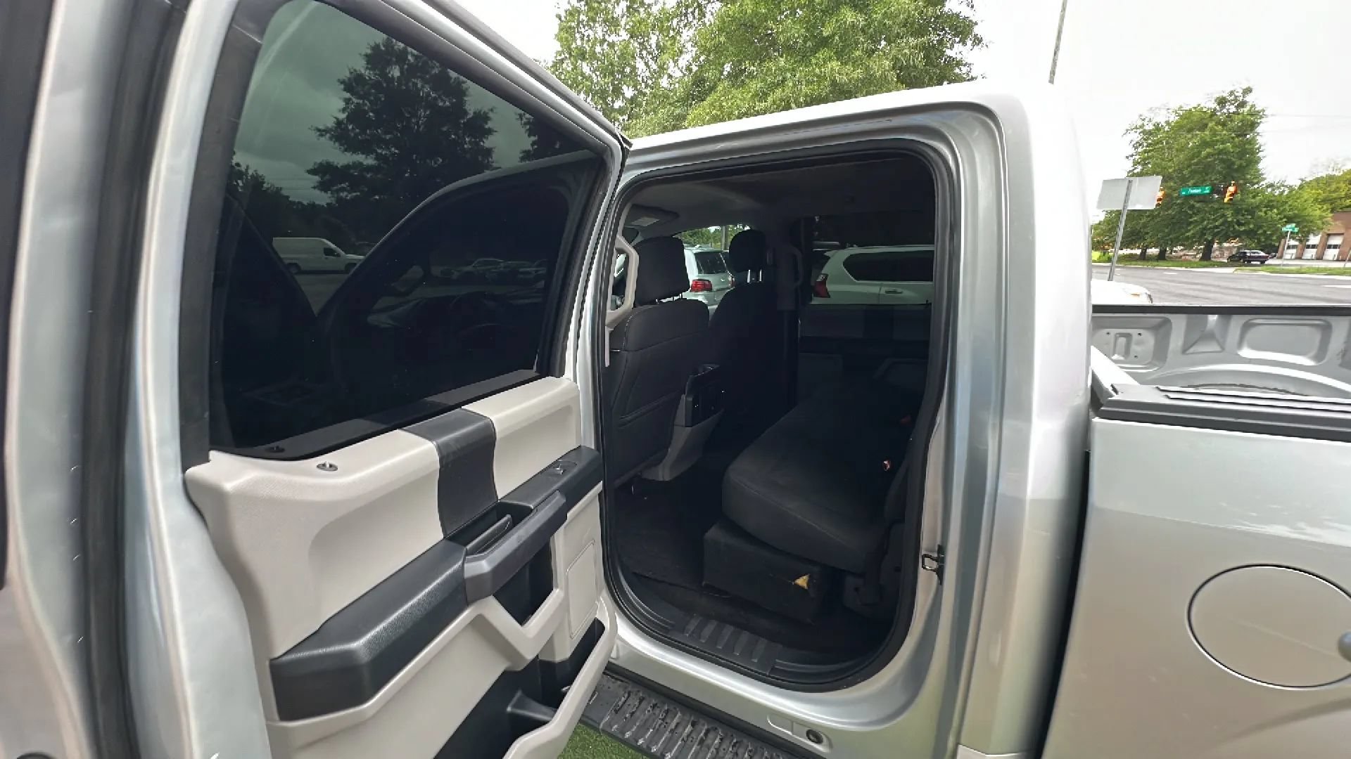 Used 2017 Ford F150 XL w/ Equipment Group 101A Mid AWD/4WD image 11