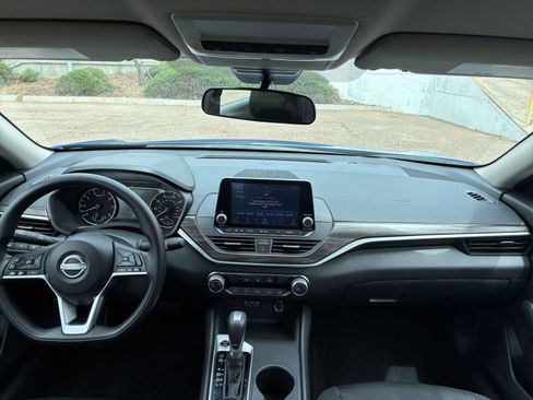 Used 2025 Nissan Altima 2.5 SV image 33