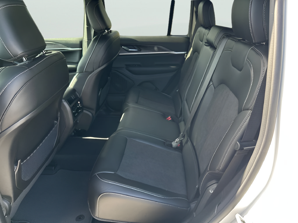 New 2026 Jeep Grand Cherokee Altitude RWD image 38
