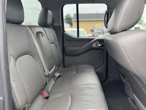 Used 2011 Nissan Frontier SL w/ Moonroof Pkg image 8