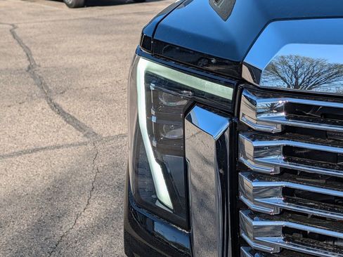 New 2026 GMC Sierra 3500 Denali w/ Denali Reserve Package AWD/4WD image 4