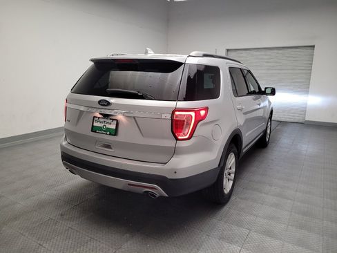 Used 2016 Ford Explorer XLT w/ Equipment Group 201A FWD image 9