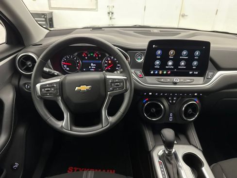 Used 2025 Chevrolet Blazer LT w/ Convenience Package FWD image 14
