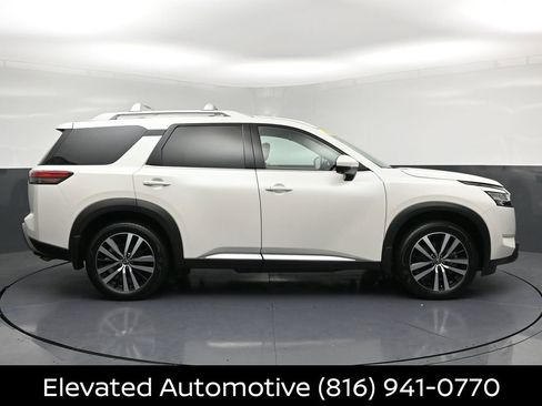 Certified 2023 Nissan Pathfinder Platinum w/ Cargo Package AWD/4WD image 29
