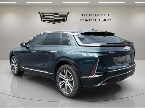 Certified 2025 Cadillac Lyriq Luxury AWD/4WD image 8